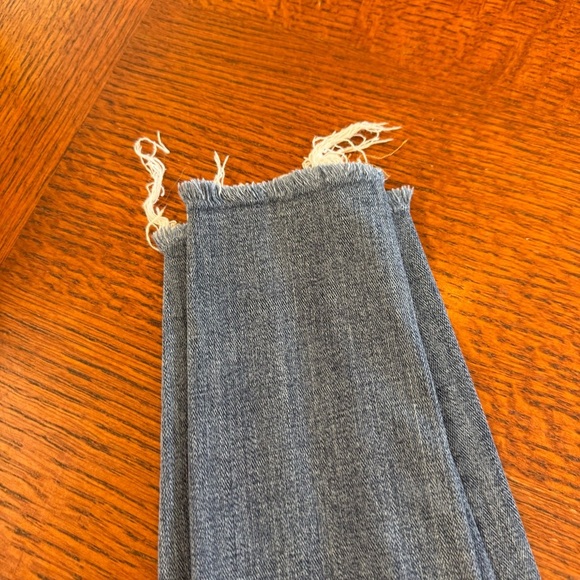 Good American size 2/26 medium wash skinny fit Blue Jeans distressed - Picture 9 of 9